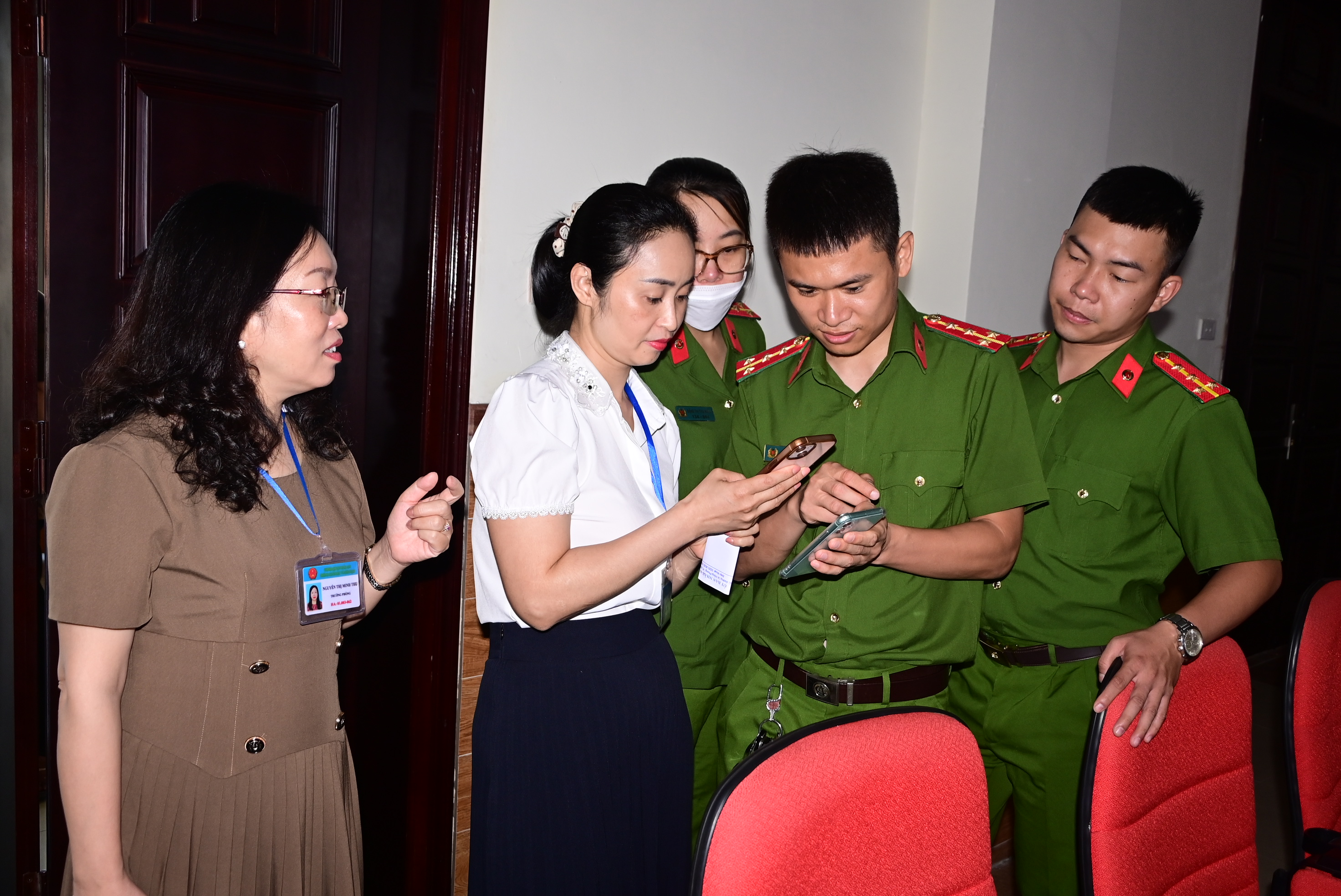 Quận Hải An: Phấn đấu 100% công dân đủ điều kiện được hướng dẫn cài đặt tài khoản định danh điện tử